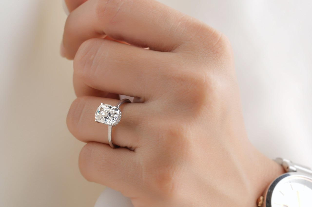 close-up of a lady’s hand wearing a Simon G. diamond engagement ring