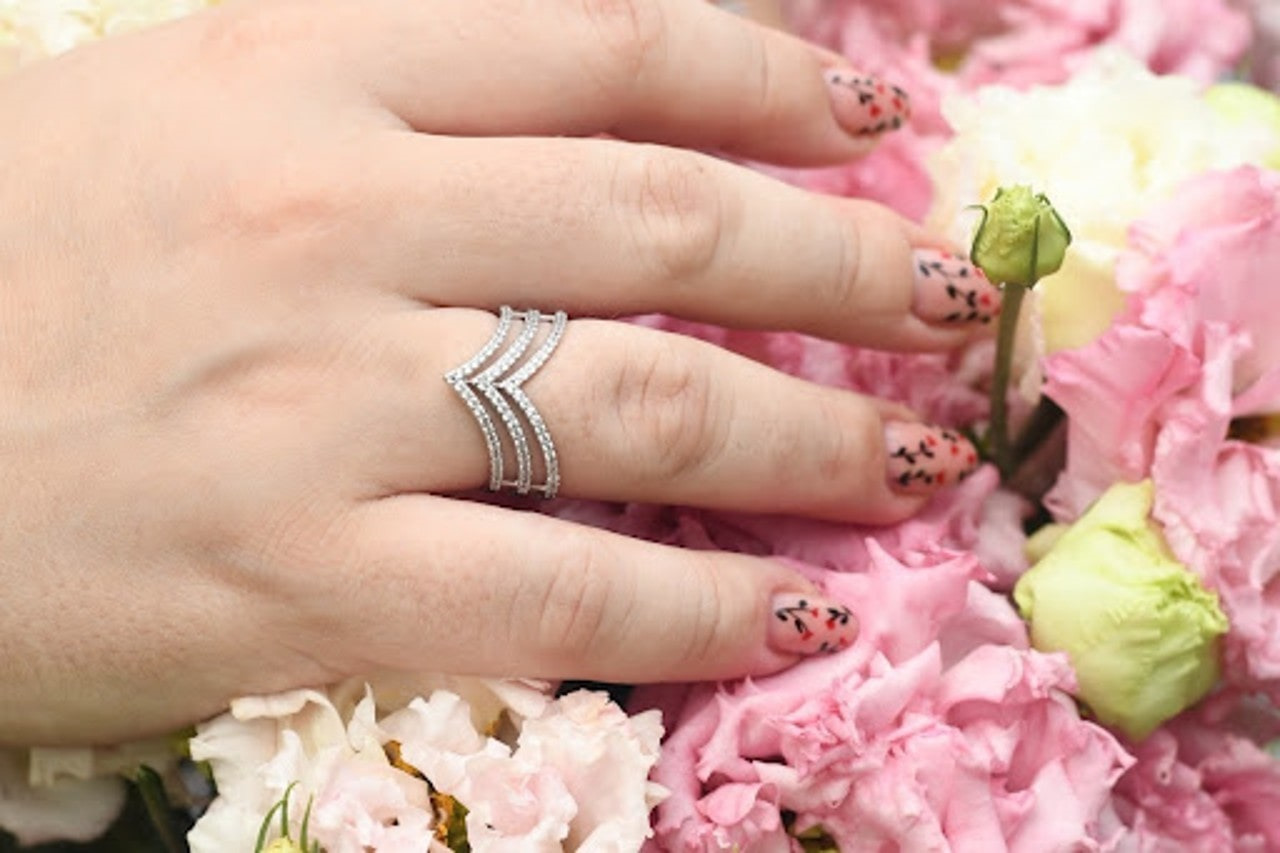 close-up image of a woman’s hand wearing a fashion ring